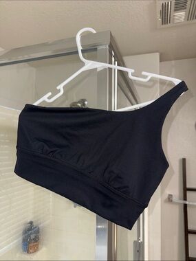 Yogalicious One-Shoulder Sports Bralette in Black